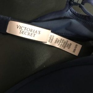4 never worn Victoria’s Secret Bra lot.